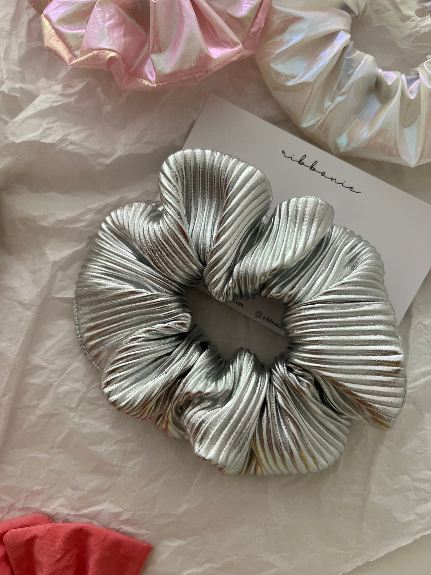 Metallic silver scrunchie ribbonie
