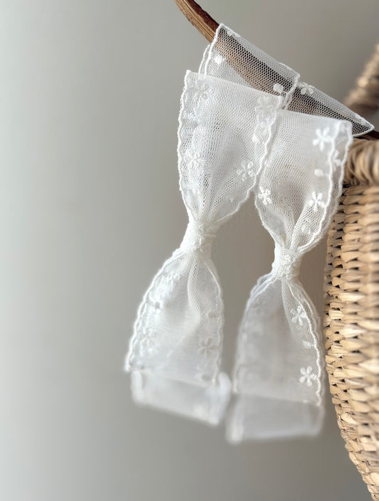 Floral lace baby headband in ivory – handmade newborn accessory